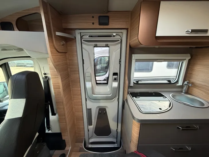 Fahrzeugbild Weinsberg CaraCompact 600 MF EDITION [PEPPER] *Care-Drive-Paket* #14