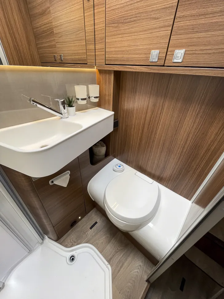 Fahrzeugbild Hymer B-MC I 600 WhiteLine *5.Sitzpl.*Solar*Dachklima #17