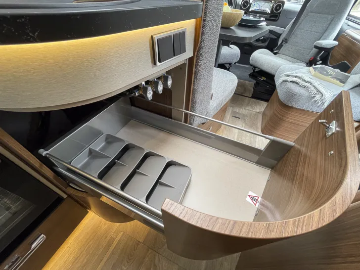 Fahrzeugbild Hymer B-MC I 600 WhiteLine *5.Sitzpl.*Solar*Dachklima #27