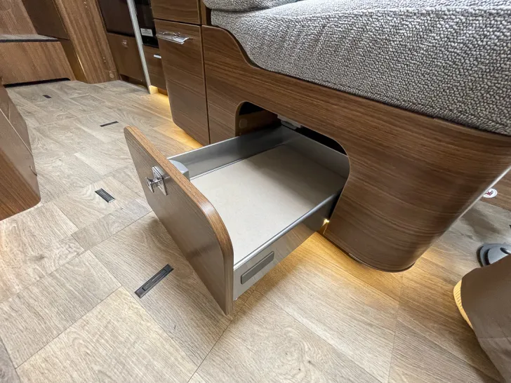 Fahrzeugbild Hymer B-MC I 600 WhiteLine *5.Sitzpl.*Solar*Dachklima #35