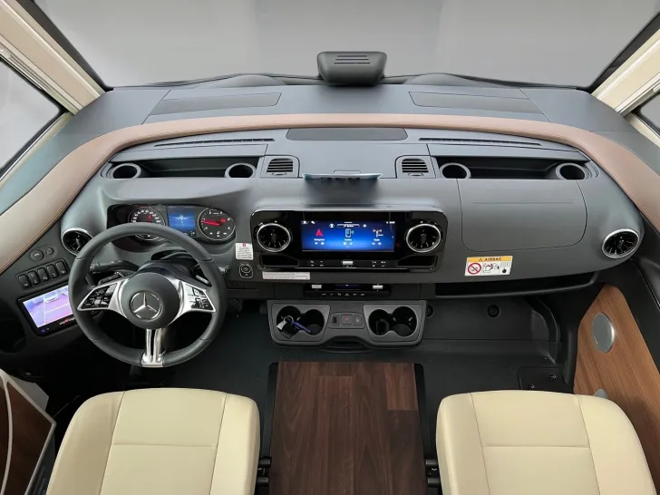 Fahrzeugbild Carthago chic e-line I 61 XL LE Mercedes (328) #12