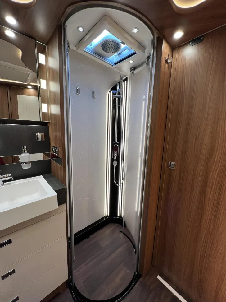 Fahrzeugbild Carthago chic e-line I 61 XL LE Mercedes (328) #37