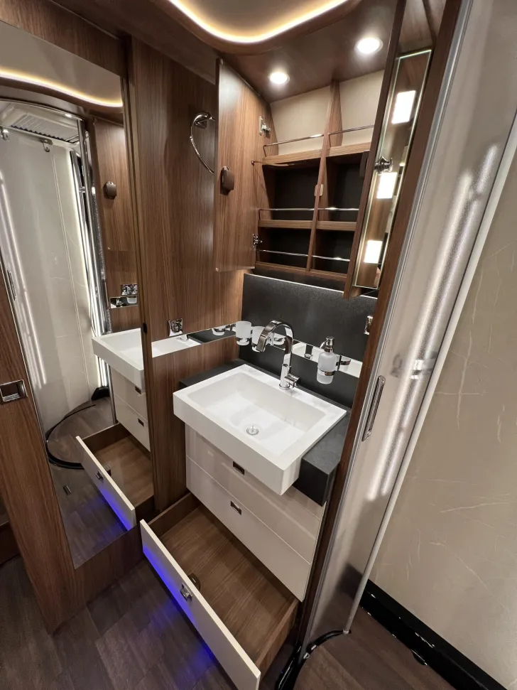 Fahrzeugbild Carthago chic e-line I 61 XL LE Mercedes (328) #38
