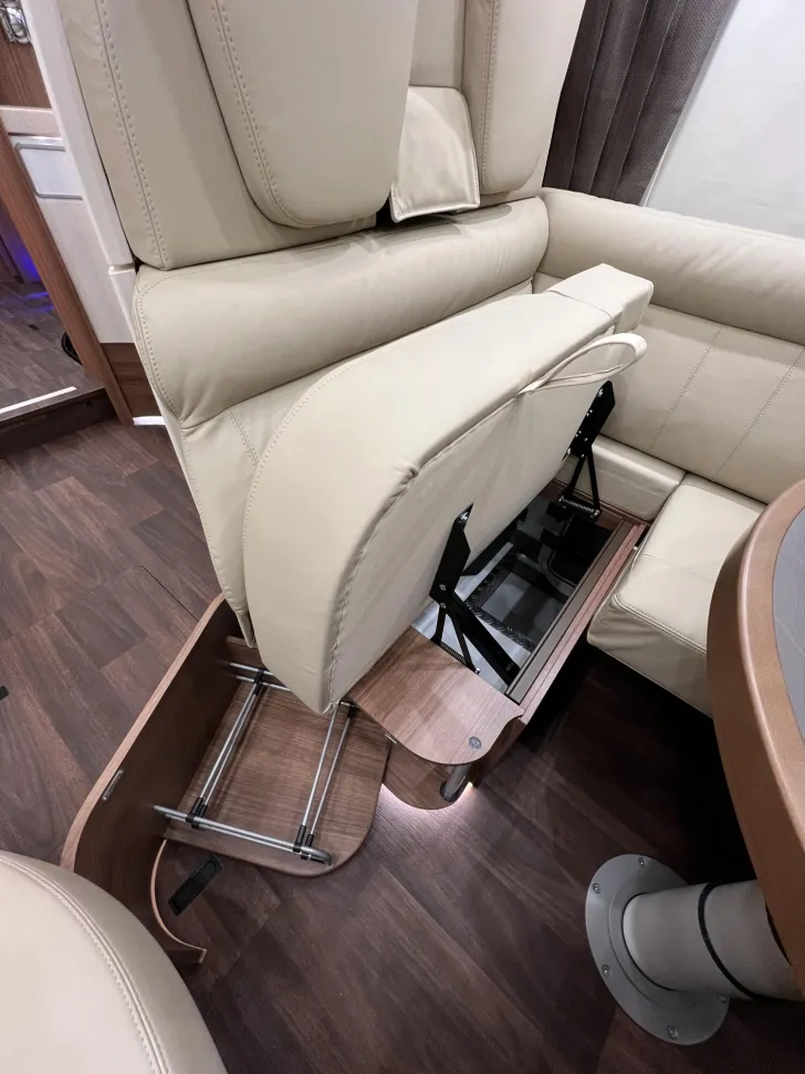 Fahrzeugbild Carthago chic e-line I 61 XL LE Mercedes (328) #40