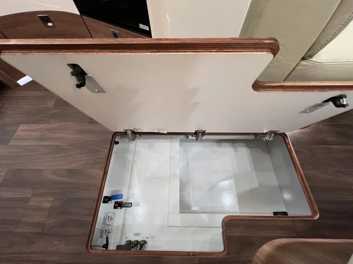 Fahrzeugbild Carthago chic e-line I 61 XL LE Mercedes (328) #41