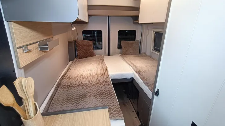Fahrzeugbild LMC Innovan Ford 592 Sondermodell März 26 Verfügbar #9