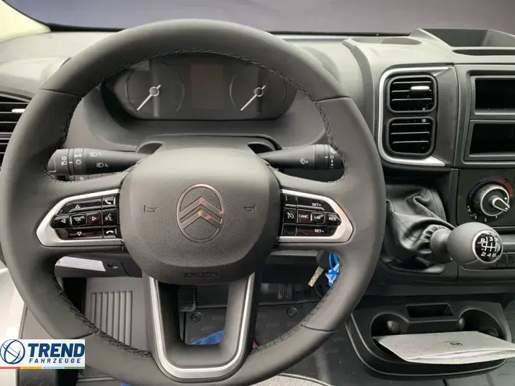 Fahrzeugbild Sunlight T 68C #8