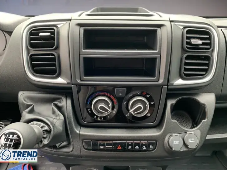 Fahrzeugbild Sunlight T 68C #9