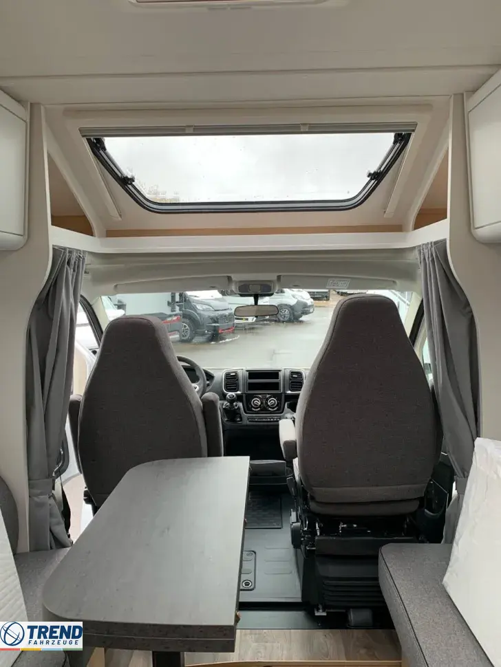 Fahrzeugbild Sunlight T 68C #18