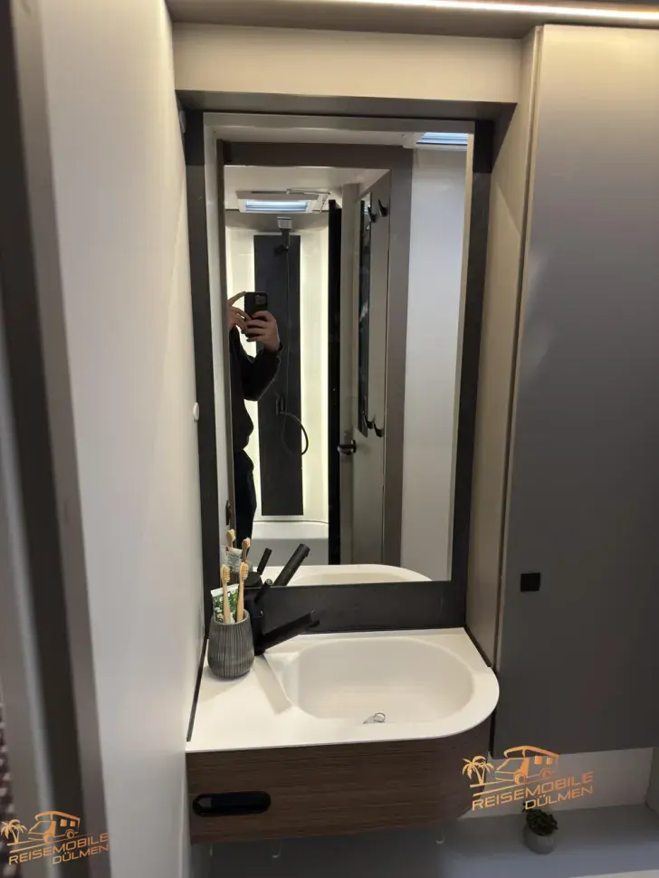 Fahrzeugbild LMC Cruiser 750 EF #28