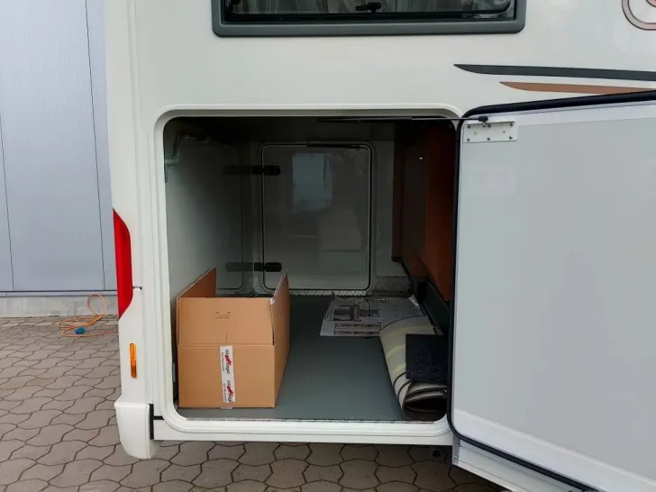 Fahrzeugbild Carthago c-tourer I 143 LE aus Vermietflotte #6