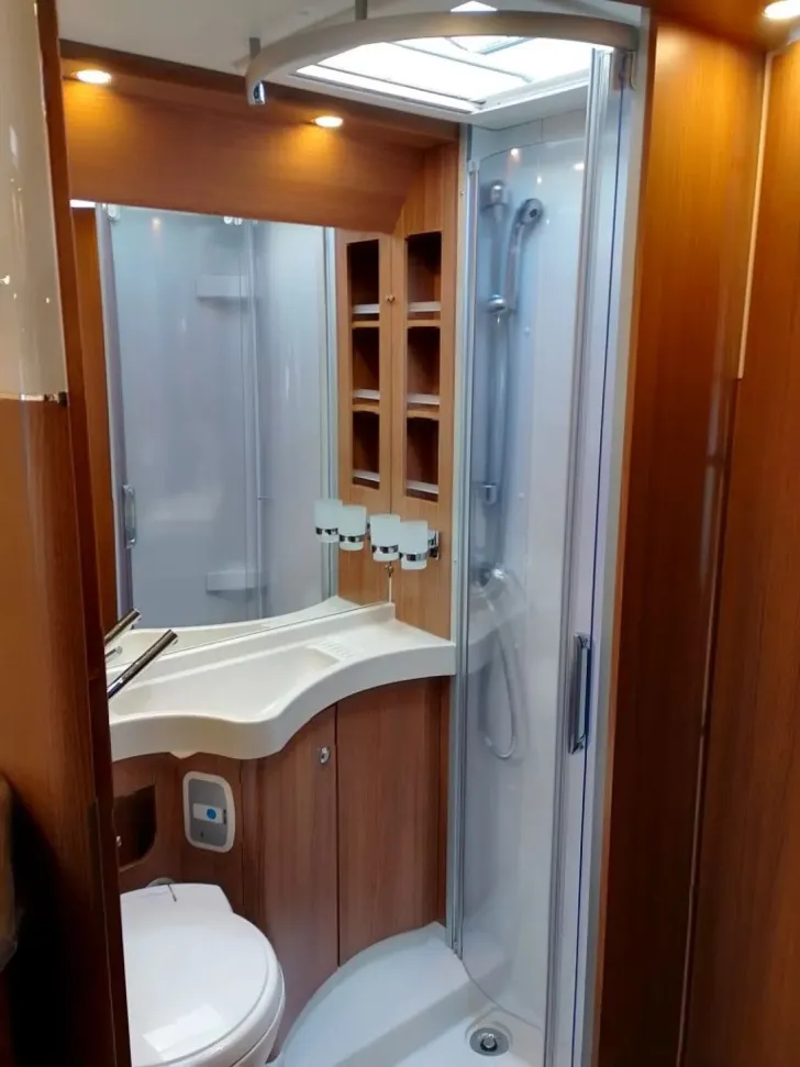 Fahrzeugbild Carthago c-tourer I 143 LE aus Vermietflotte #17