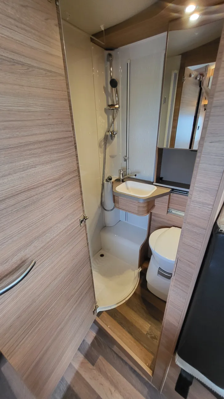 Fahrzeugbild Weinsberg CaraCompact Suite 640 MEG EDITION [PEPPER] #21