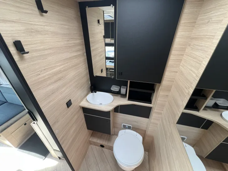 Fahrzeugbild Challenger Teilintegriert 260 Graphite Edition #37