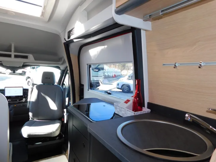 Fahrzeugbild Sunlight Cliff 4x4 590 Combi4D, AHK, Xenon, 18-Zoll Delta #12