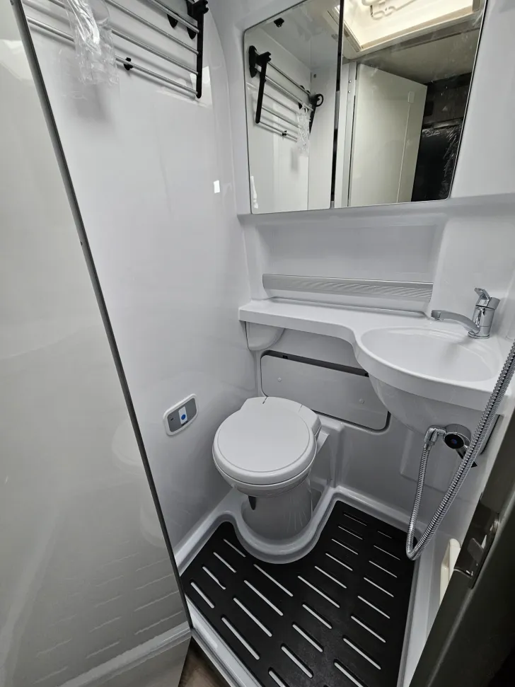 Fahrzeugbild Westfalia Columbus 601 D 180 PS Warmwasserhzg|Autom.|Solar #16