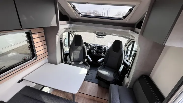 Fahrzeugbild Crosscamp EXPDN 7.4 E Peugeot #6