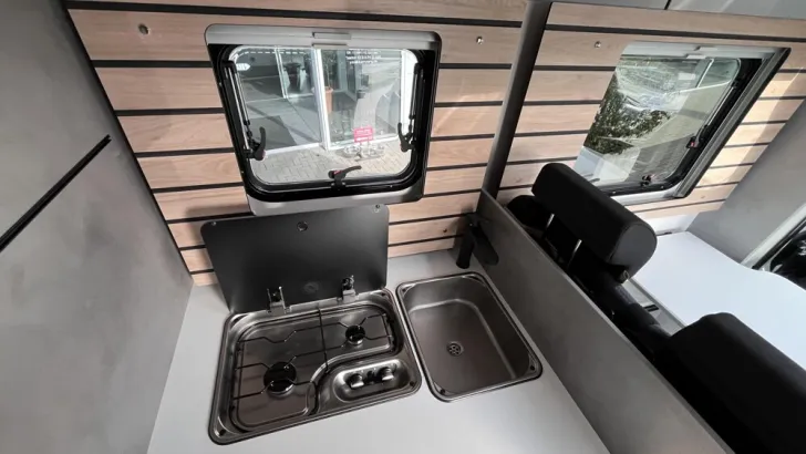 Fahrzeugbild Crosscamp EXPDN 7.4 E Peugeot #8