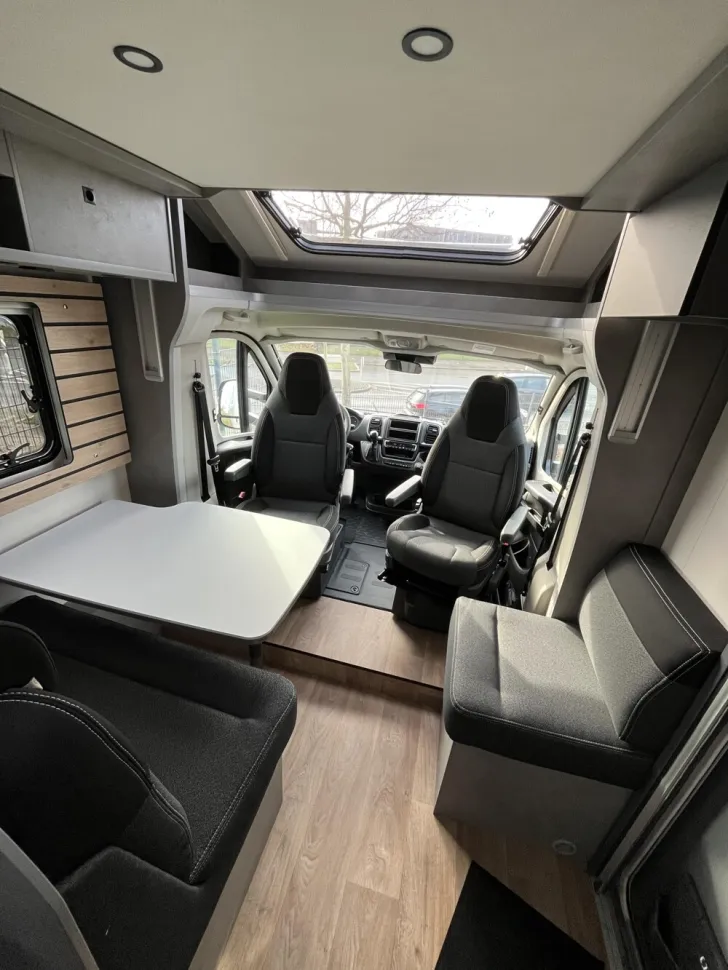 Fahrzeugbild Crosscamp EXPDN 7.4 E Peugeot #8