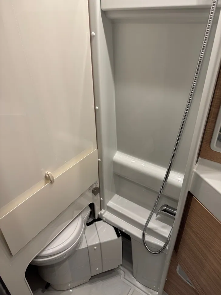 Fahrzeugbild Malibu Charming GT skyview 640 LE RB #16