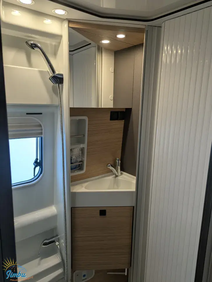 Fahrzeugbild Malibu Van First Class - Two Rooms 640 LE RB charming GT skyview ff4 180 PS/Automatik, 184 #17
