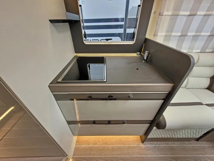 Fahrzeugbild Roller Team Zefiro Power Edition 287 P 180PS* ACC*SAT*LITHIUM* #4