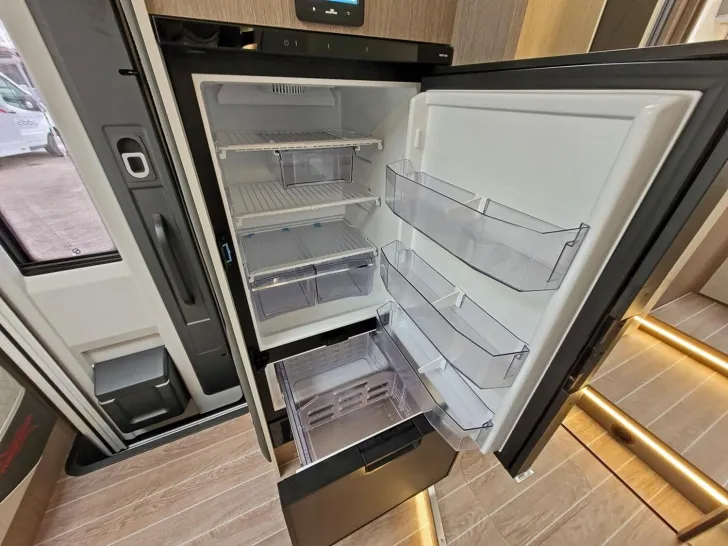 Fahrzeugbild Roller Team Zefiro Power Edition 287 P 180PS* ACC*SAT*LITHIUM* #6