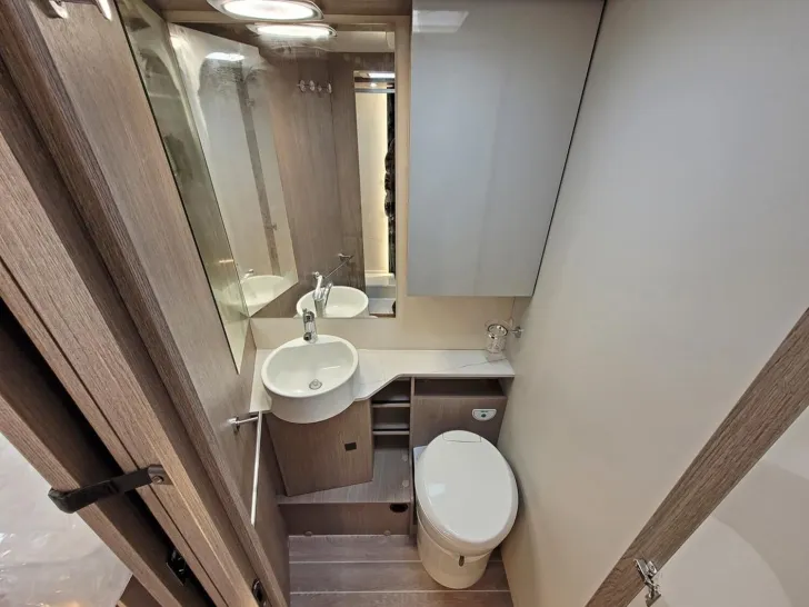 Fahrzeugbild Roller Team Zefiro Power Edition 287 P 180PS* ACC*SAT*LITHIUM* #7