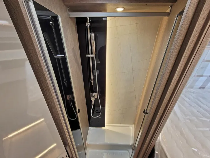 Fahrzeugbild Roller Team Zefiro Power Edition 287 P 180PS* ACC*SAT*LITHIUM* #8