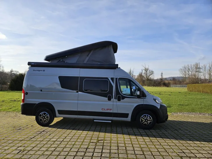 Fahrzeugbild Sunlight Adventure Cliff 602 Fiat/Aufstelldach/Längsbett #4