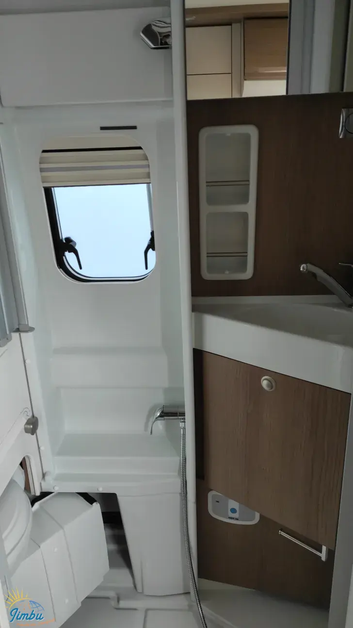Toilette Malibu Van Diversity 640 LE K Aufstelldach 180 PS 2130-183