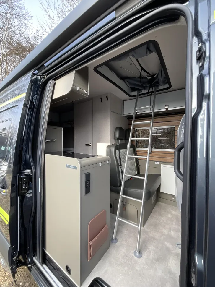 Fahrzeugbild Hymer Grand Canyon S CrossOver 600 Schlafdach, Router #5