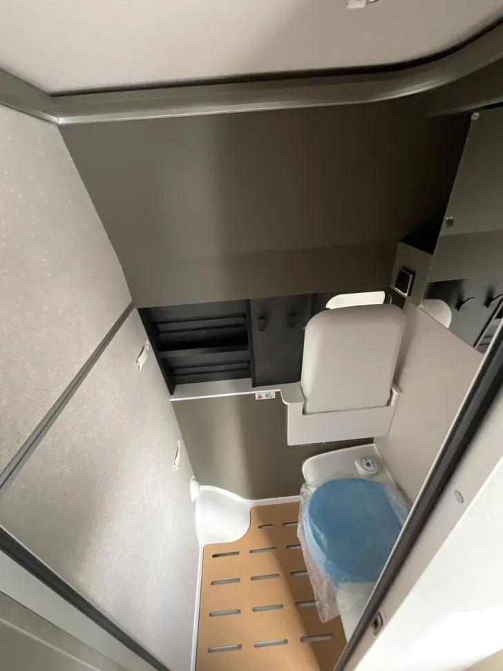 Fahrzeugbild Hymer Grand Canyon S CrossOver 600 Schlafdach, Router #9