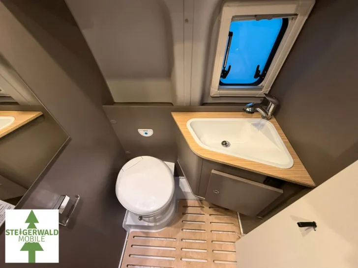 Fahrzeugbild LMC Innovan 590 FORD #21