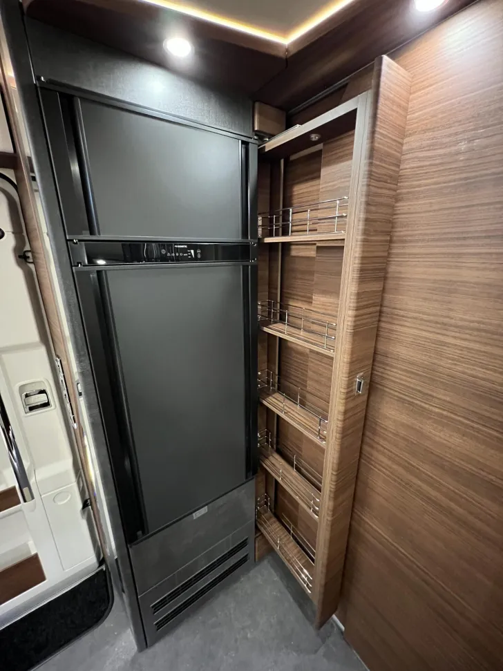 Fahrzeugbild Carthago chic c-line I 5.9 XL LE Mercedes (314) #23