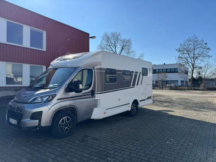 Fahrzeugbild Carado T 338 #2