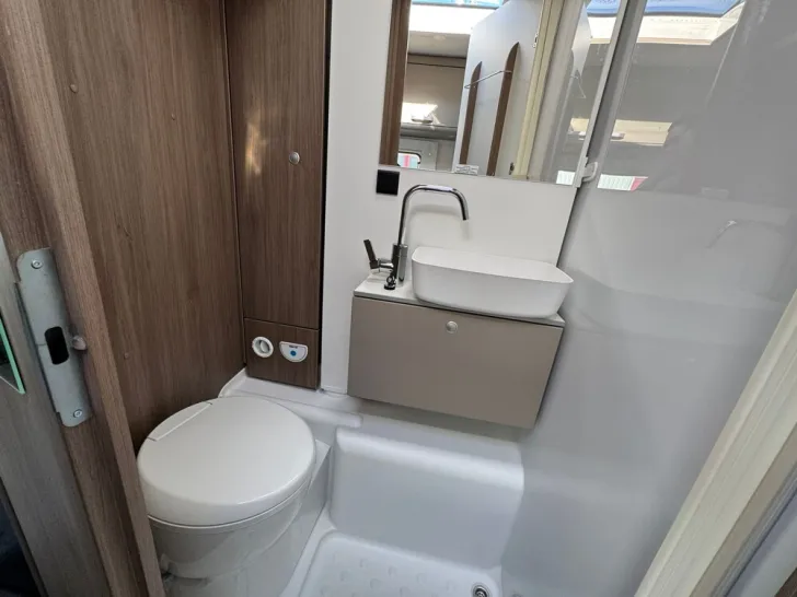 Fahrzeugbild Carado T 338 #10