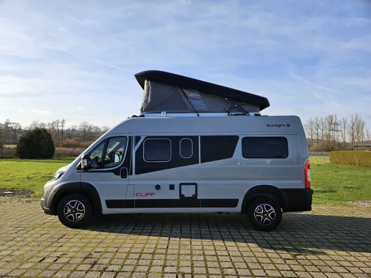 Fahrzeugbild Sunlight Adventure Cliff 602 Fiat/Aufstelldach/Längsbett #1