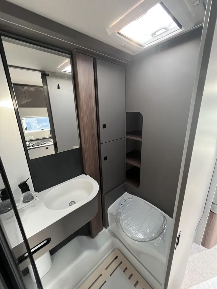 Fahrzeugbild LMC Cruiser 740 EL #13