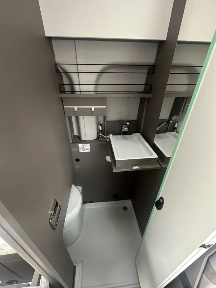 Fahrzeugbild LMC Innovan Ford 592 #10