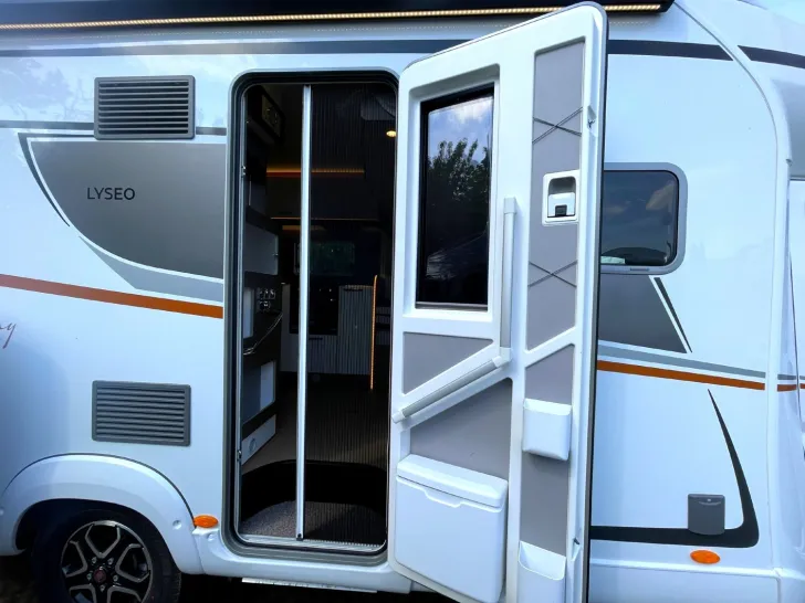 Fahrzeugbild Bürstner Lyseo TD 684 G BACKOFEN|MARKISE|RFK|NAVI #8