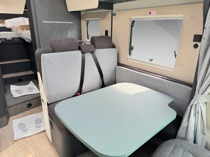 Fahrzeugbild Laika Kosmo L 409 #12