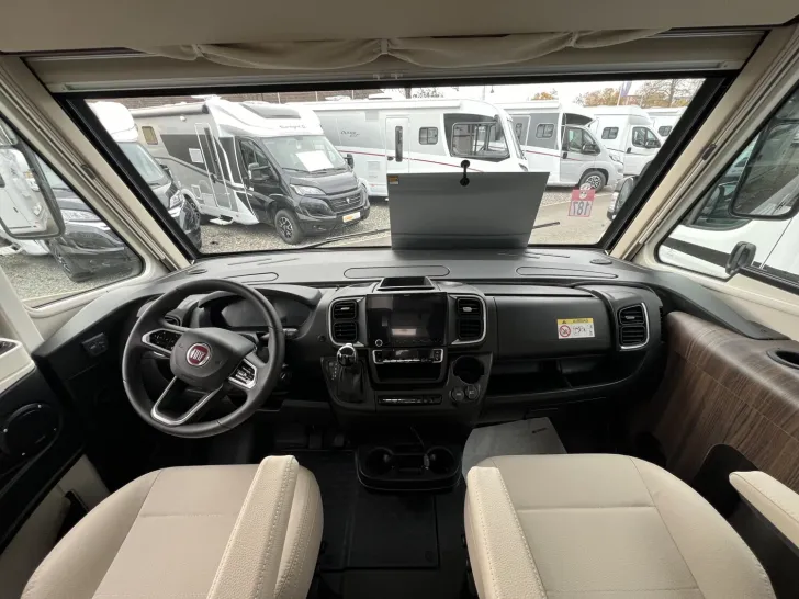 Fahrzeugbild Laika Ecovip H 3109 #8