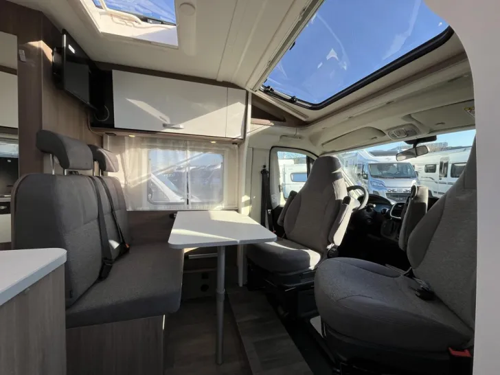 Fahrzeugbild Carado pro+ V 337 #7