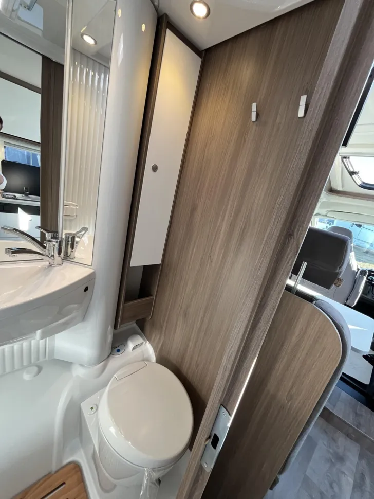 Fahrzeugbild Carado pro+ V 337 #12