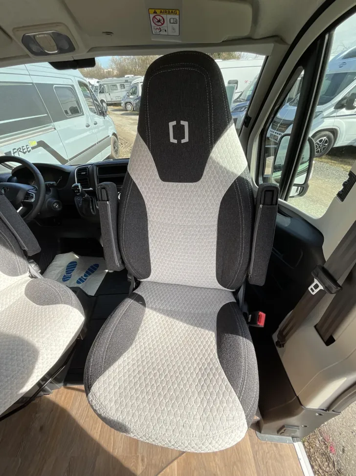 Fahrzeugbild Crosscamp ADVTR 6.4 EF Peugeot Automatik Längsbett #7