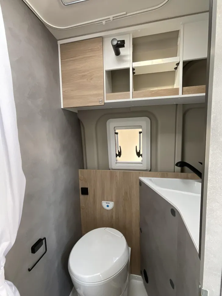 Fahrzeugbild Crosscamp ADVTR 6.4 EF Peugeot Automatik Längsbett #9