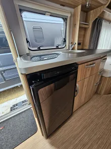 Fahrzeugbild Hymer Eriba Eriba Nova Light 442 1600kg, Autark, AL-KO Mover #19