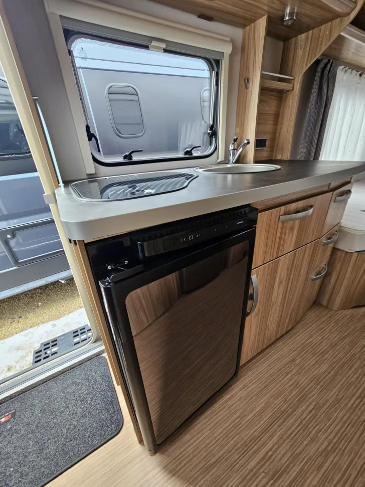 Fahrzeugbild Hymer Eriba Eriba Nova Light 442 1600kg, Autark, AL-KO Mover #19