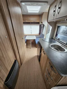Fahrzeugbild Hymer Eriba Eriba Nova Light 442 1600kg, Autark, AL-KO Mover #20